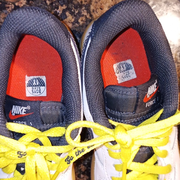 Nike Air Force 1 LV8 youth size 1 - Picture 3 of 5